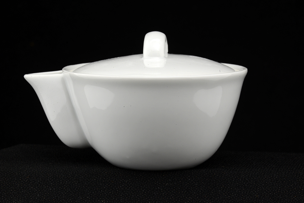 white porcellain ship kyoto tea set for japanese tea